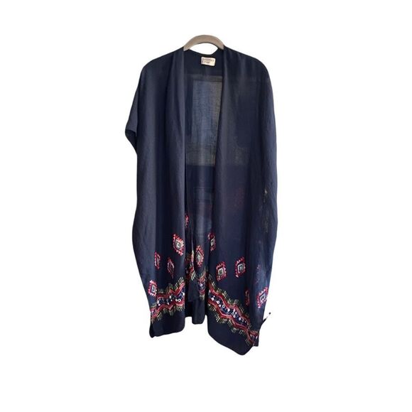 Summer & Rose women’s Embroidered navy blue kimono, 35.4 x 66.9. - Picture 5 of 7
